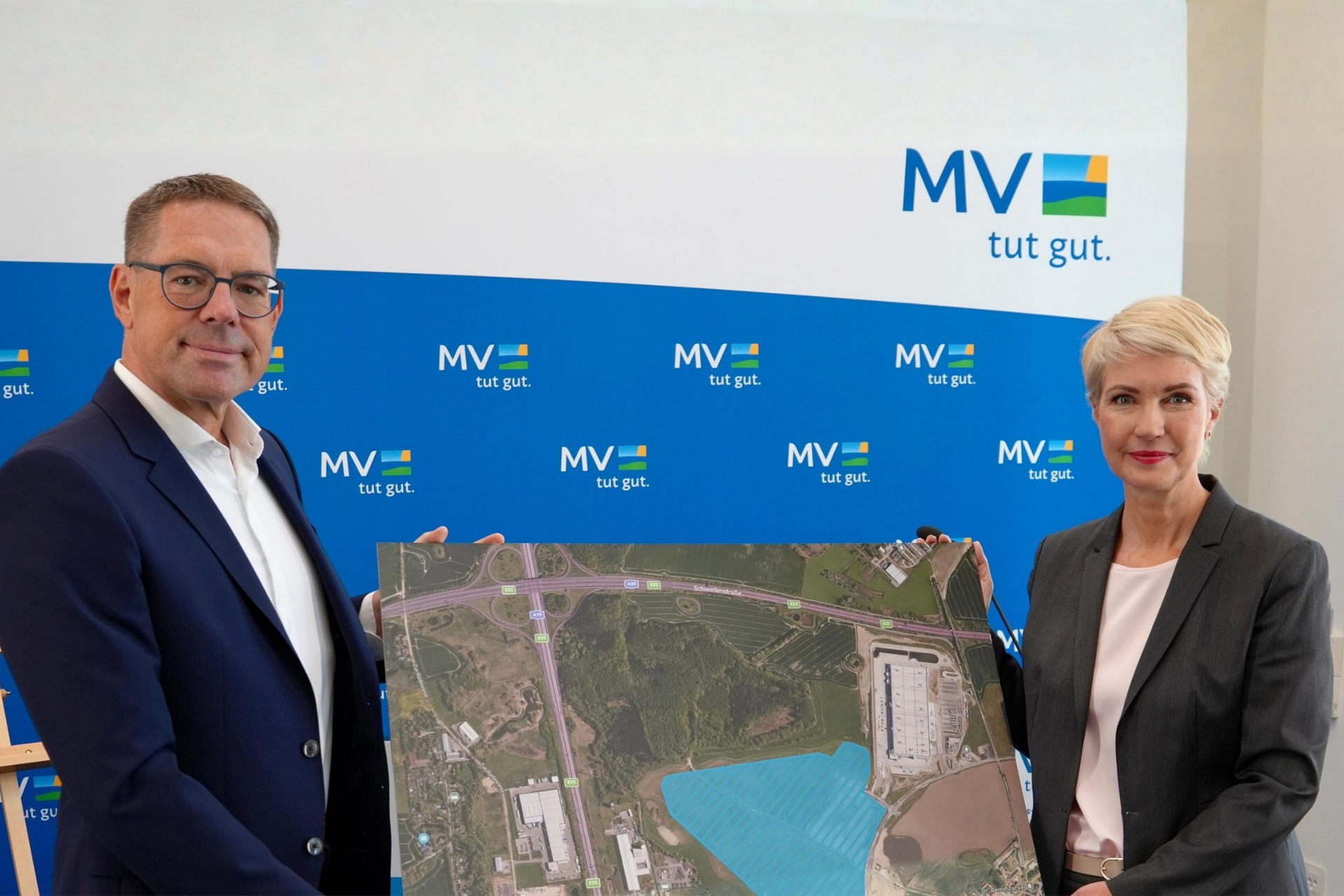 Gerd Chrzanowski, general partner Schwarz Group, and Manuela Schwesig, minister-president of Mecklenburg-Vorpommern